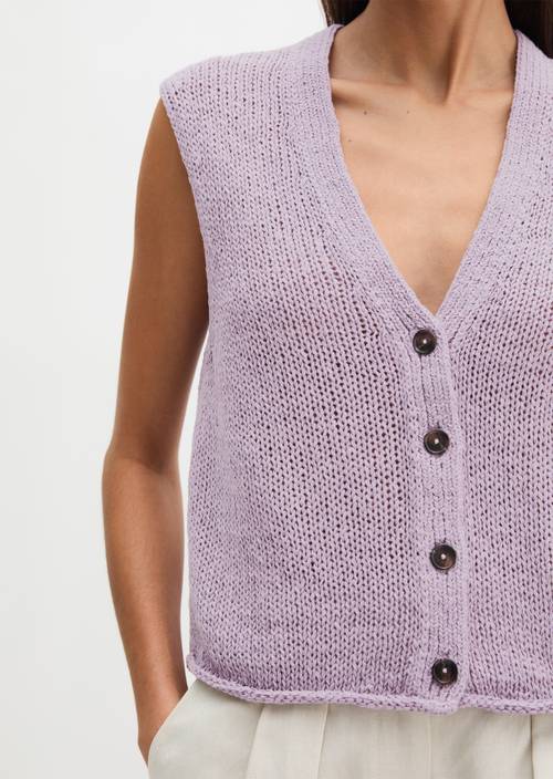Ärmelloser Cardigan slim Dusty Lavender in Detailansicht
