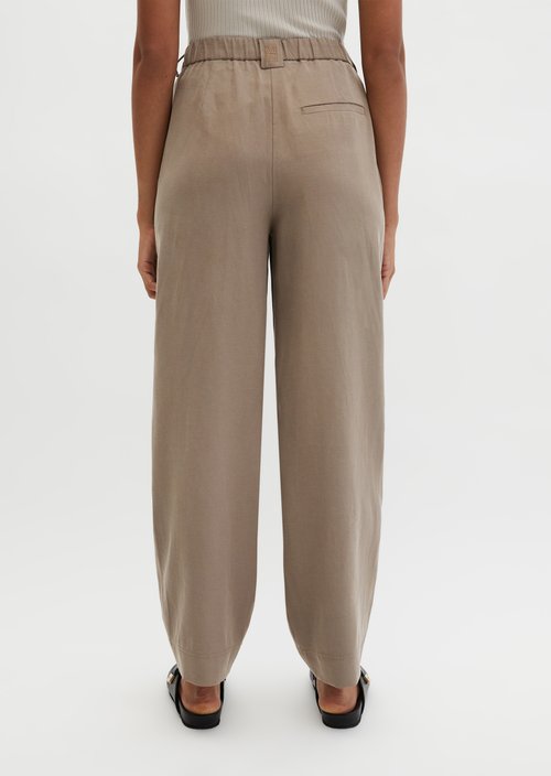Pants model Minu barrel — Chalky Brown