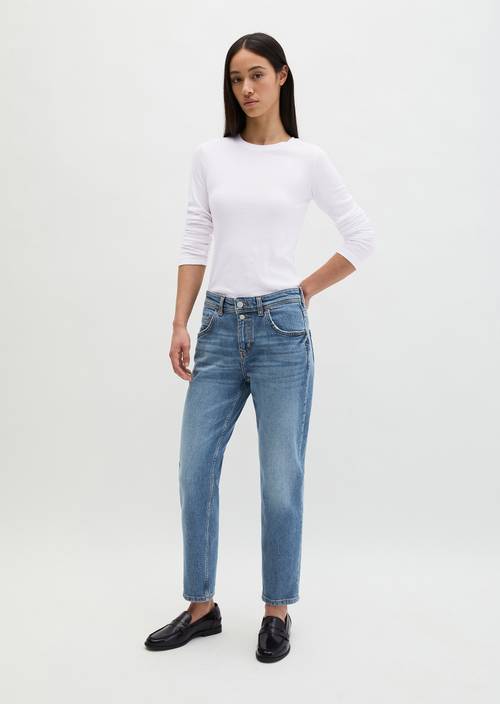 Vaqueros modelo Theda boyfriend cropped Medium Blue en vista frontal