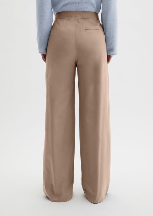 Straight leg pants — Chalky Brown
