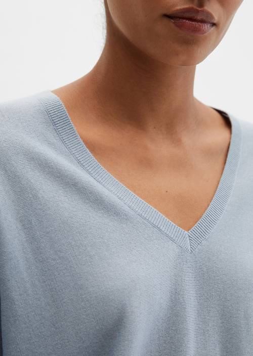 V-neck sweater oversize Grey Horizon in detail view