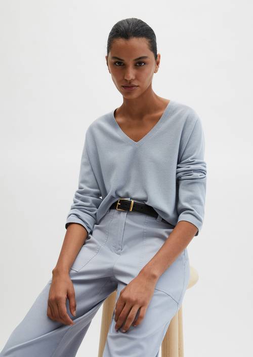 V-neck sweater oversize Grey Horizon in front view