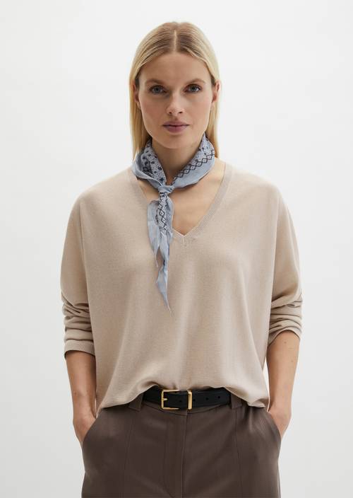 V-neck sweater oversize Linen Beige in front view