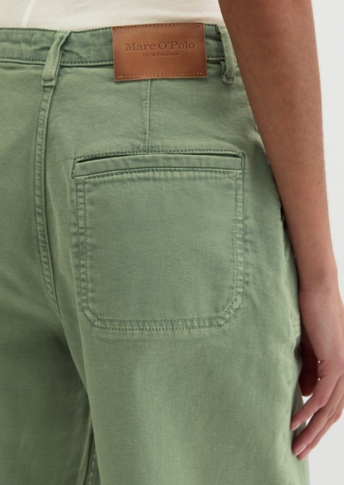 Pants model Lara barrel cropped — Fresh Sage