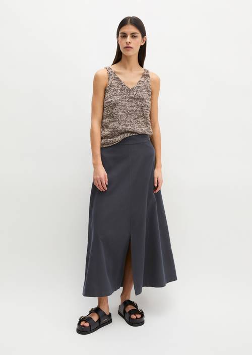 Gonna al polpaccio svasata Deep Night Blue in vista frontale