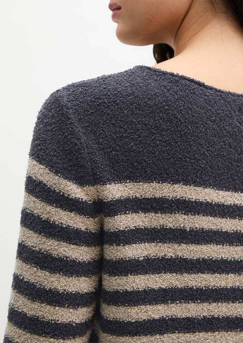 Bouclé-Pullover regular Dark Blue in Detailansicht