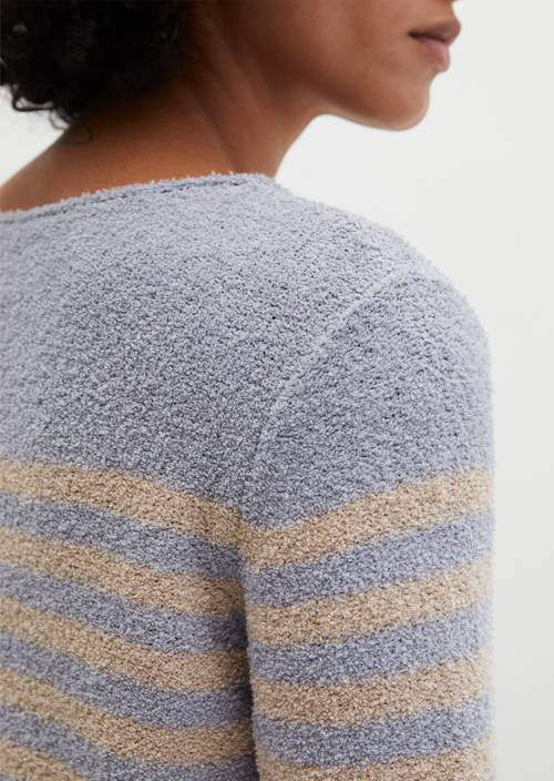 Bouclé-Pullover regular Light Blue in Detailansicht