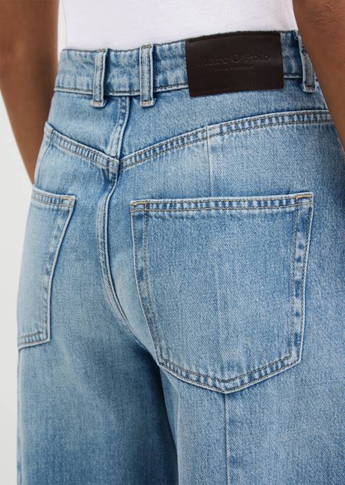 Jeans model Lara barrel cropped Light Blue in detailaanzicht