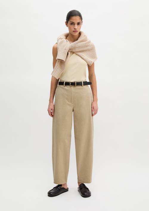 Hose Model Minu barrel Smooth Sand in Frontalansicht