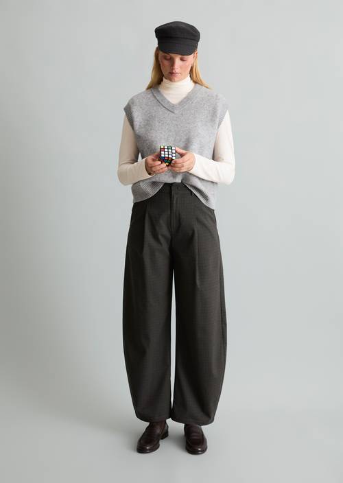 Karierte Hose relaxed Dark Grey in Frontalansicht