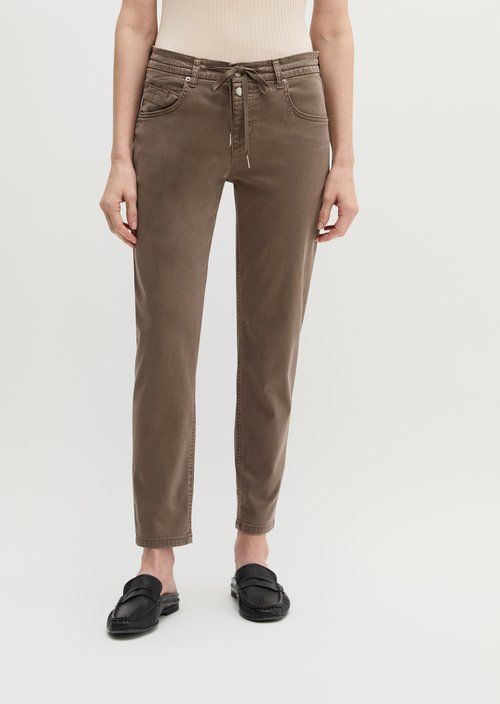 Pants model Theda boyfriend cropped — Chalky Brown