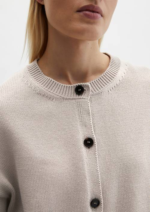 DfC V-Neck-Cardigan oversized Linen Beige in Detailansicht