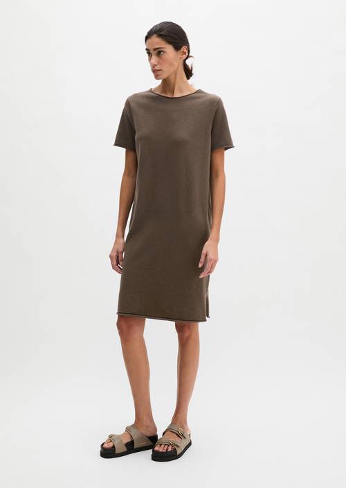 Losse gebreide jurk Burnt Coffee in vooraanzicht