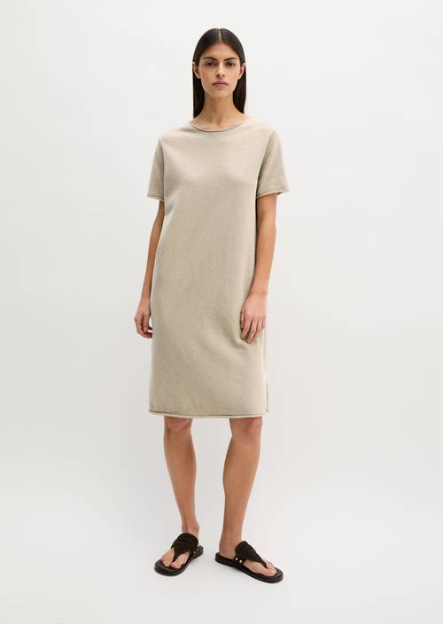 Losse gebreide jurk Earthy Taupe in vooraanzicht