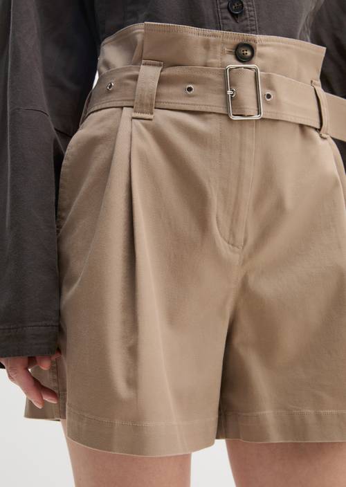 Paperbag shorts wide Earthy Taupe in detail view