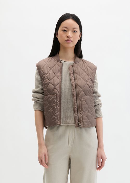 Stowable quilted vest MOP x Function — Chalky Brown