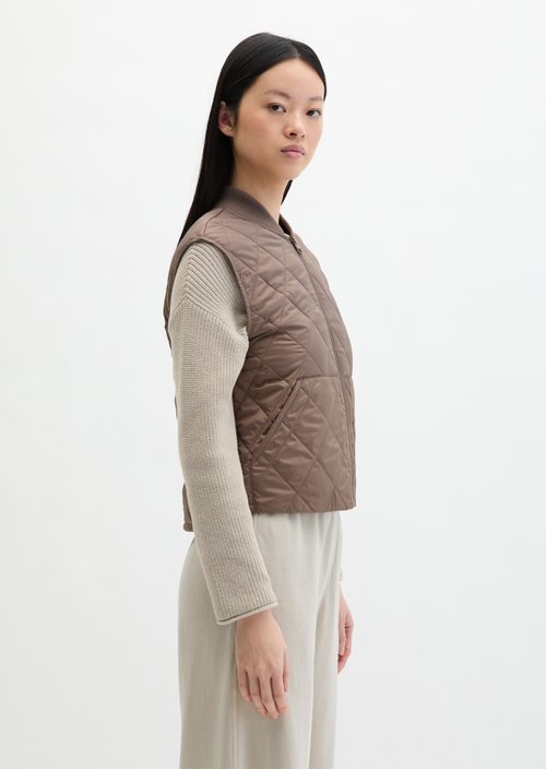 Stowable quilted vest MOP x Function — Chalky Brown