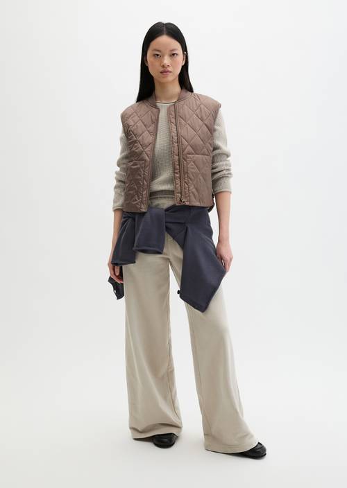 Verstaubare Steppweste MOP x Function Chalky Brown in Frontalansicht