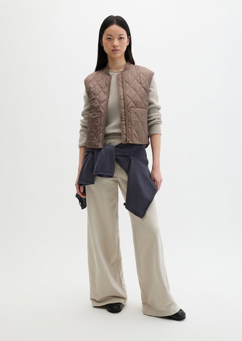 Stowable quilted vest MOP x Function — Chalky Brown