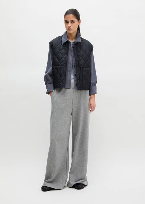 Verstaubare Steppweste MOP x Function Deep Night Blue in Frontalansicht