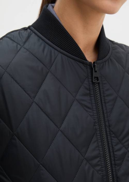 Verstaubare Steppweste MOP x Function Deep Night Blue in Detailansicht