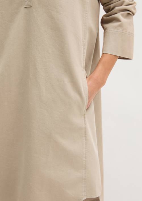 Robe chemisier relaxed Earthy Taupe en vue détaillée