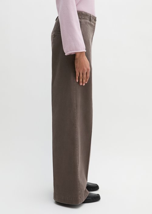 Trousers model Margo wide — Chalky Brown