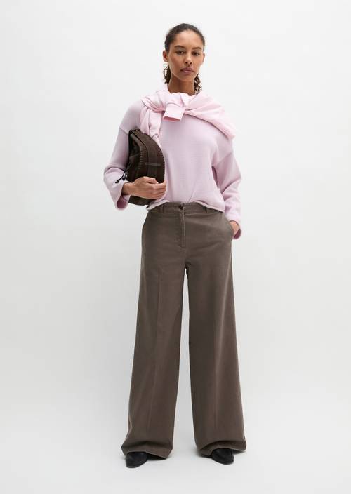 Hose Model Margo wide Chalky Brown in Frontalansicht