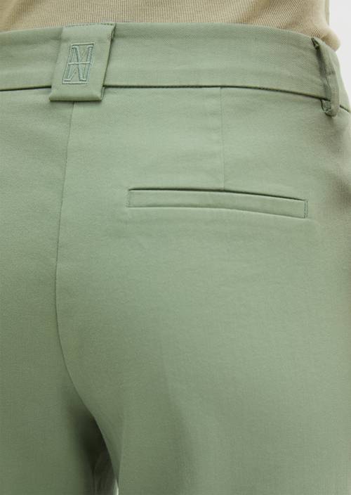 Hose Model Marthe flared Fresh Sage in Detailansicht