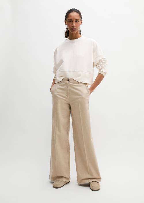 Pantalon modèle Margo wide Smooth Sand en vue de face