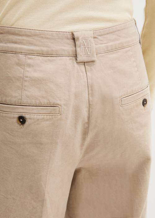 Pantalon modèle Margo wide Smooth Sand en vue détaillée