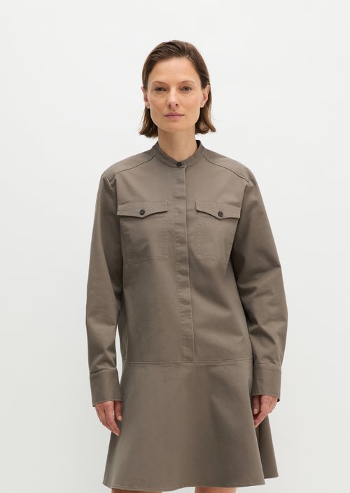 Relaxed short dress — Chalky Brown
