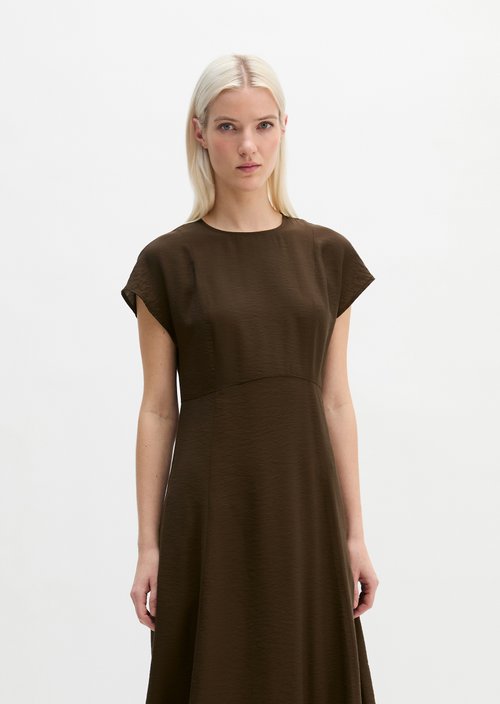 Crinkle dress regular — Burnt Coffee