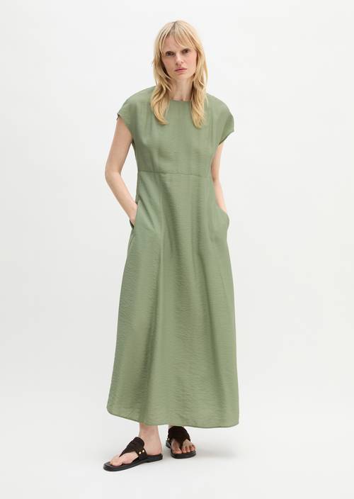 Vestido arrugado regular Fresh Sage en vista frontal