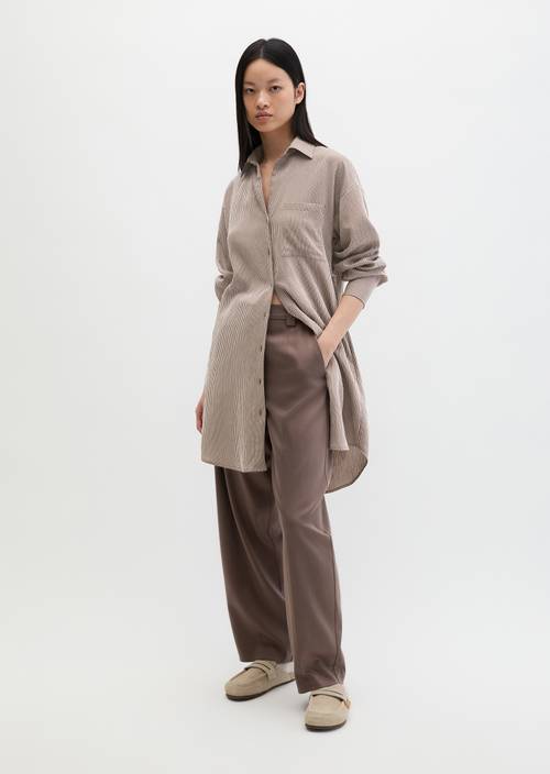 Regular gestreepte gerimpelde blousejurk Medium Brown in vooraanzicht