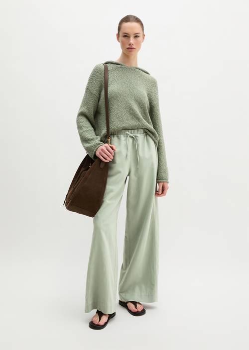 Strick-Hoodie loose cropped Fresh Sage in Frontalansicht