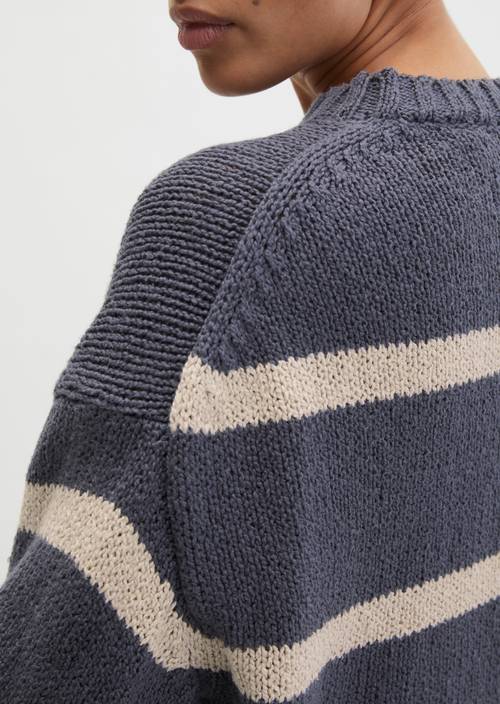 Pull oversize Dark Blue en vue détaillée