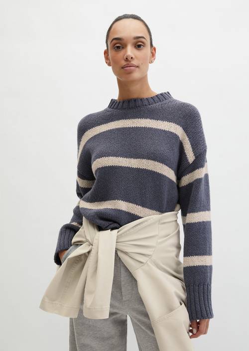 Pull oversize Dark Blue en vue de face