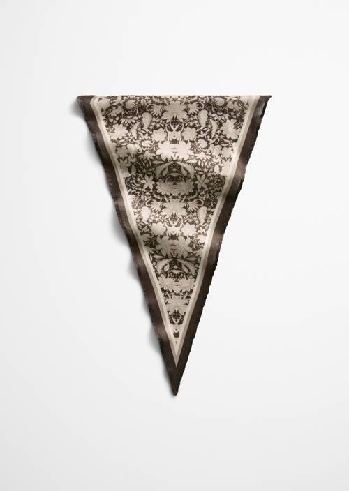 Foulard en forme de losange Medium Brown en vue de face