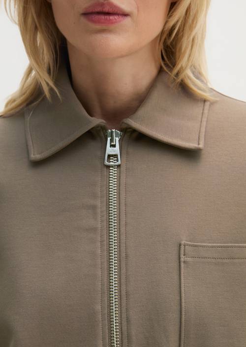 Giacca in jersey con cerniera sciolta Chalky Brown in vista dettagliata