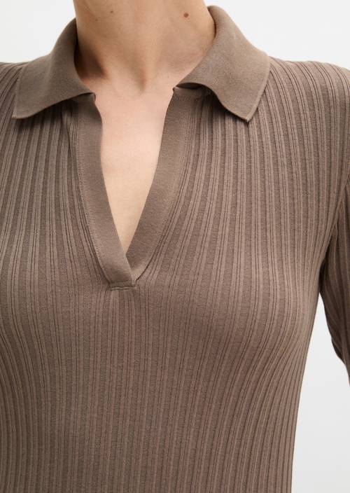 Polo a coste slim Chalky Brown in vista dettagliata