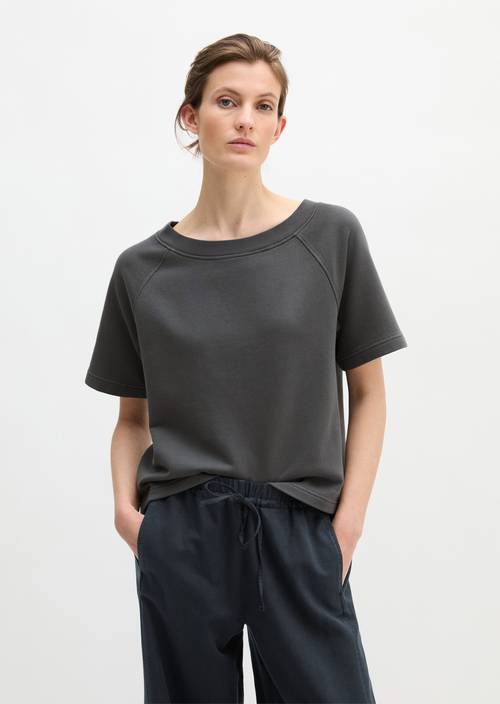 Short sleeve sweatshirt loose Stormy Sky in front view