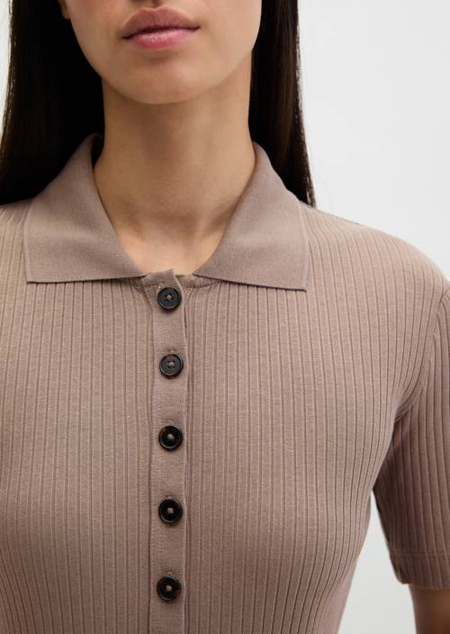 Geribd poloshirt slim Chalky Brown in detailaanzicht