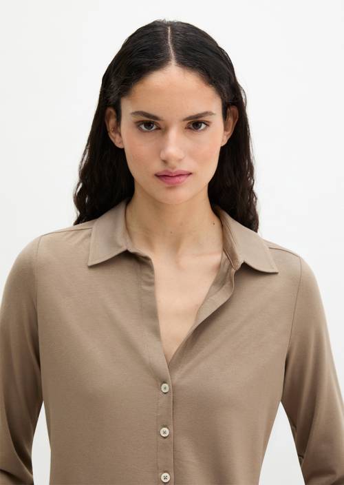 Camicetta regolare in jersey Chalky Brown in vista frontale