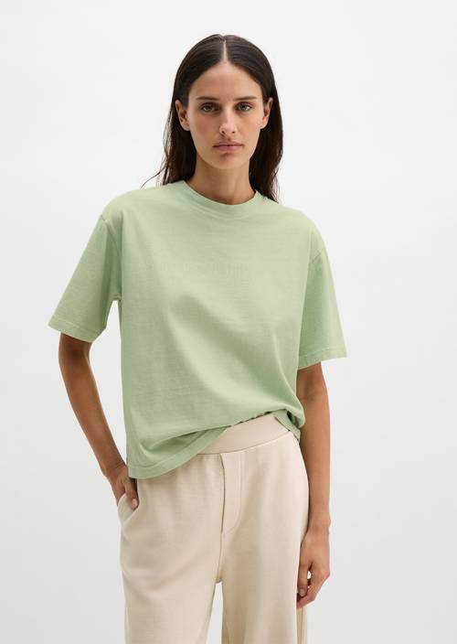 Logo-T-Shirt regular Calm Sage in Frontalansicht