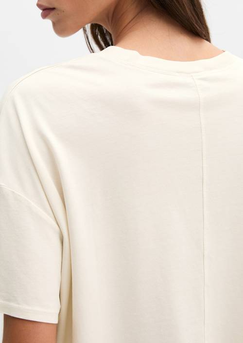 Volné tričko Grey Silk v detailním pohledu