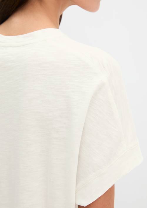 Volné tričko Grey White v detailním pohledu