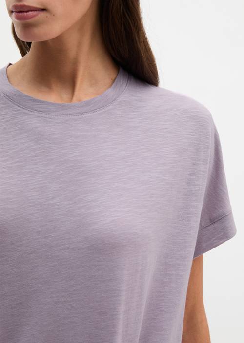 Volné tričko Dusty Lavender v detailním pohledu