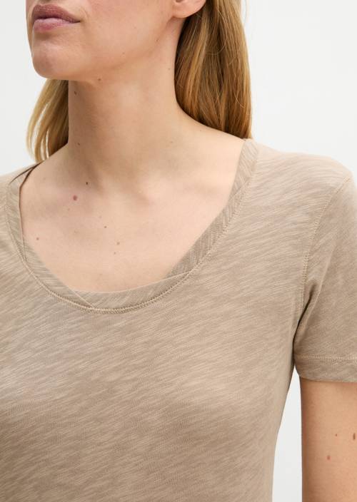 Maglia-T-Shirt DfC regolare Earthy Taupe in vista dettagliata