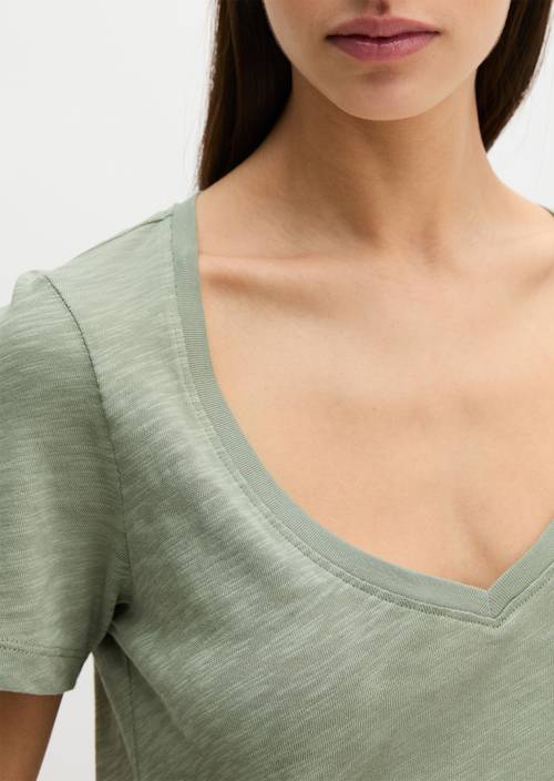 DfC Maglietta con scollo a V regular Fresh Sage in vista dettagliata